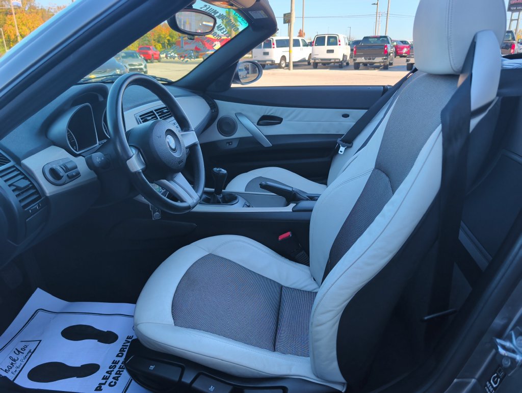 Used 2003 BMW Z4 2.5i RWD image 10