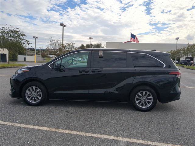 Certified 2022 Toyota Sienna LE FWD image 7