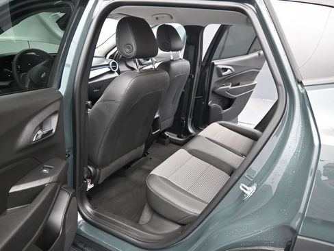 Used 2025 Chevrolet Trax LT FWD image 11