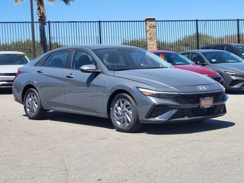 New 2026 Hyundai Elantra Hybrid FWD image 30