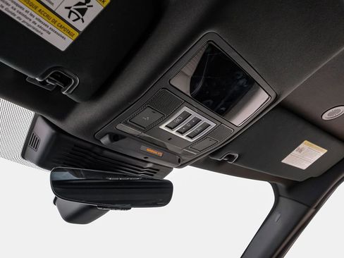 Used 2021 Land Rover Discovery HSE R-Dynamic image 28