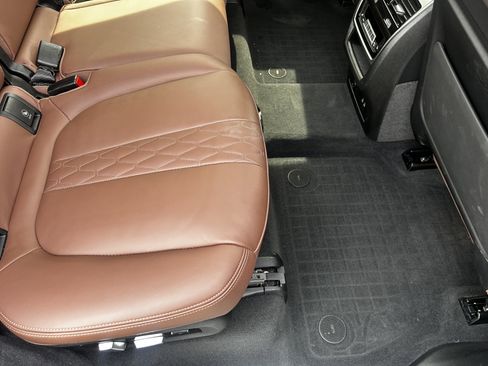 Used 2024 BMW X7 M60i w/ Executive Package image 29