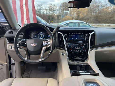Used 2020 Cadillac Escalade Luxury image 13