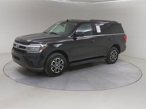 Certified 2024 Ford Expedition XLT image 21