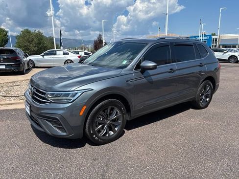 Used 2023 Volkswagen Tiguan SE w/ Panoramic Sunroof Package AWD/4WD image 3