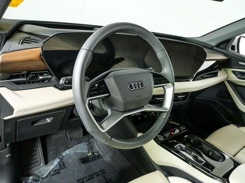 Used 2025 Audi Q6 e-tron Premium Plus w/ Premium Plus AWD/4WD image 4