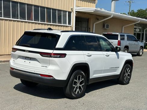 Used 2023 Jeep Grand Cherokee Limited AWD/4WD image 10