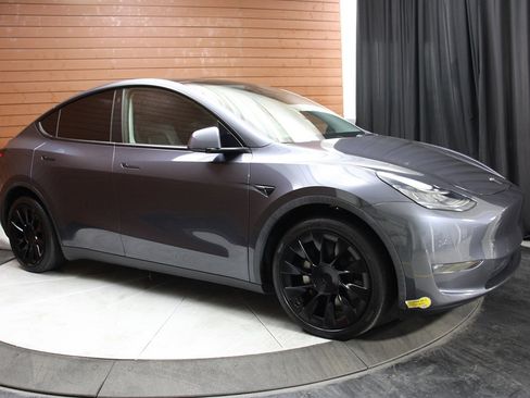 Used 2021 Tesla Model Y Long Range image 30