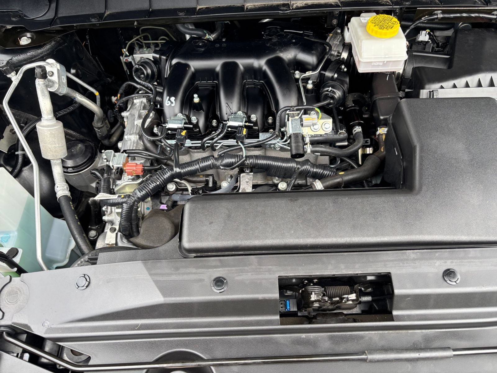 Used 2025 Nissan Pathfinder SV FWD image 32
