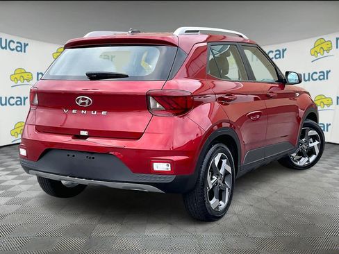 Used 2024 Hyundai Venue Limited image 7