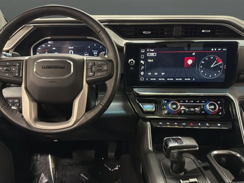 Used 2024 GMC Sierra 1500 Denali w/ Technology Package AWD/4WD image 11