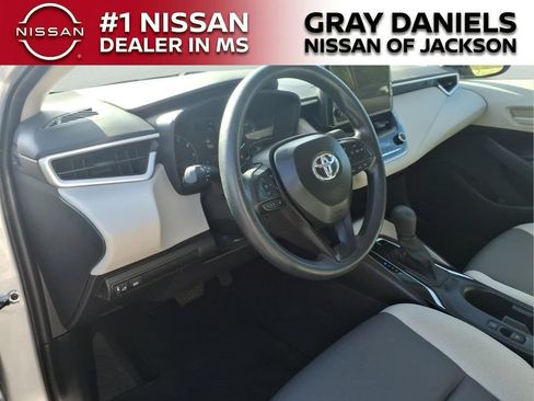 Used 2025 Toyota Corolla LE FWD image 9