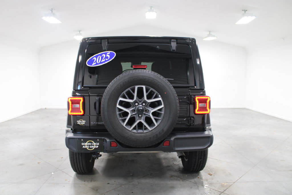 Used 2025 Jeep Wrangler Unlimited Sahara AWD/4WD image 8