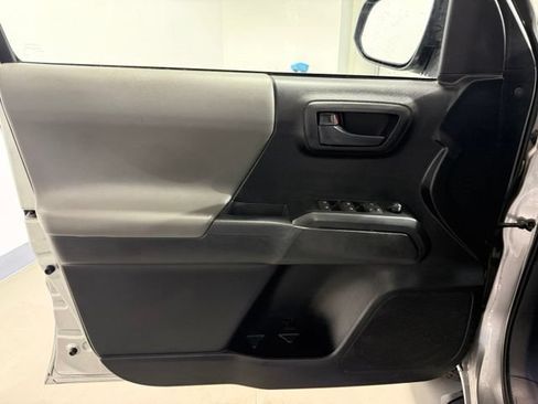 Used 2021 Toyota Tacoma SR AWD/4WD image 9