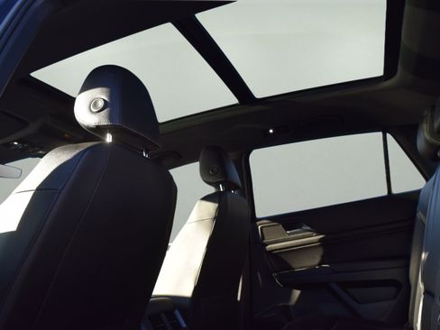 Used 2020 Volkswagen Atlas Cross Sport SEL image 7