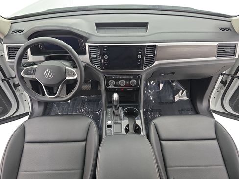 Certified 2023 Volkswagen Atlas SE w/ Black Wheel Package FWD image 9