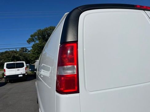 Used 2022 Chevrolet Express 2500 w/ Driver Convenience Package image 9