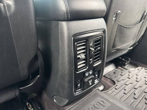 Used 2017 Jeep Grand Cherokee Limited image 25