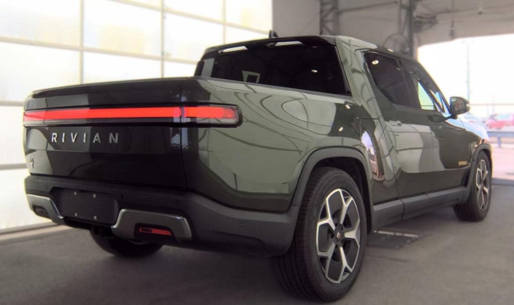 Used 2022 Rivian R1T Adventure AWD/4WD image 4