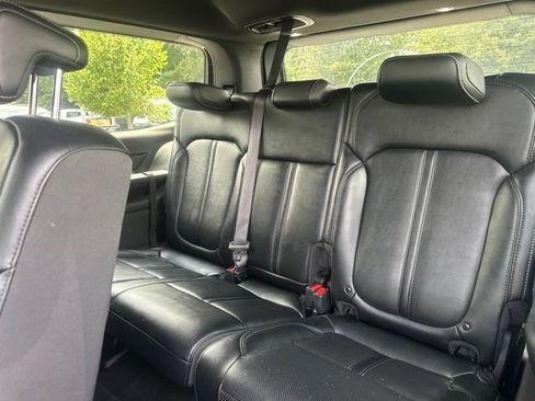 Used 2024 Jeep Wagoneer Series II w/ Flexible Seating Group RWD image 13