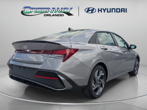 Used 2025 Hyundai Elantra Sport FWD image 8