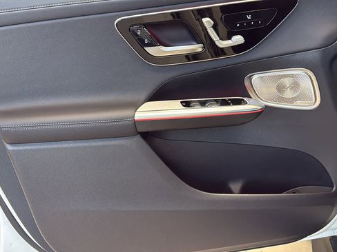 New 2025 Mercedes-Benz GLC 350e 4MATIC image 15