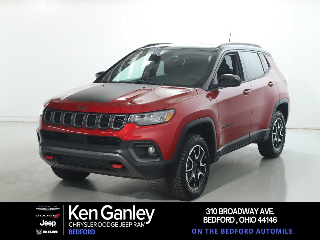 Used 2025 Jeep Compass Trailhawk AWD/4WD image 1