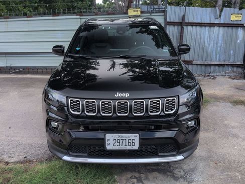 Used 2025 Jeep Compass Limited AWD/4WD image 2