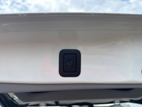 Used 2018 Toyota Highlander Limited AWD/4WD image 23