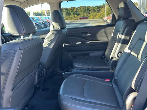 Used 2025 Nissan Pathfinder SL w/ SL Premium Package image 11