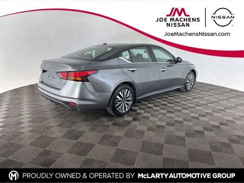 Used 2025 Nissan Altima 2.5 SV image 5