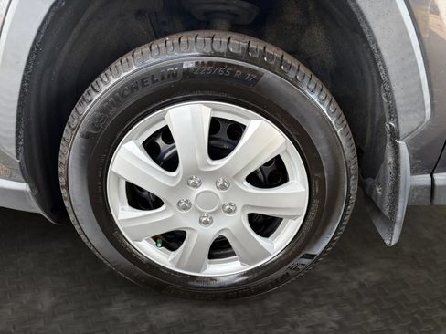 Used 2021 Toyota RAV4 LE AWD/4WD image 32