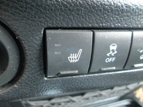 Used 2011 Jeep Wrangler Unlimited Sahara w/ Dual Top Group AWD/4WD image 16