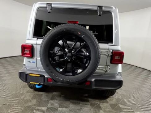 Used 2023 Jeep Wrangler Unlimited Sahara w/ Cold Weather Group AWD/4WD image 5