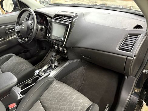 Used 2021 Mitsubishi Outlander Sport SE image 17