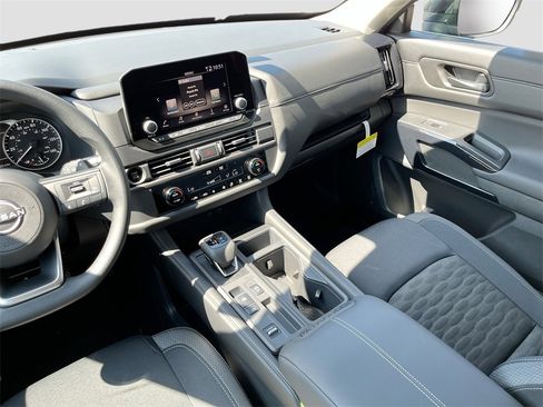 Certified 2025 Nissan Pathfinder S image 21