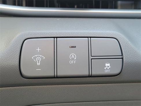 Used 2025 Hyundai Elantra SE image 16