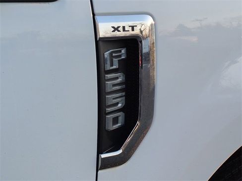 Used 2017 Ford F250 XLT image 10