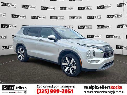 Used 2025 Mitsubishi Outlander SE AWD/4WD image 1