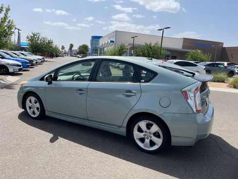 Used 2013 Toyota Prius Five FWD image 4