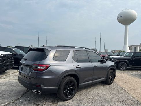 Used 2025 Honda Pilot Black Edition image 6