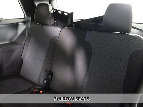 Used 2024 Chevrolet Traverse LT image 6