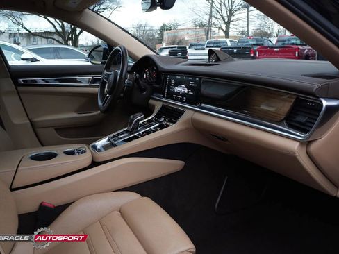 Used 2017 Porsche Panamera 4S image 32