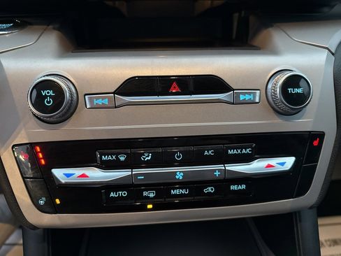 Used 2023 Ford Explorer XLT w/ Equipment Group 202A image 20