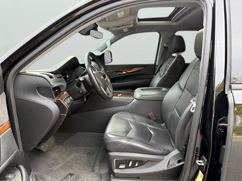 Used 2020 Cadillac Escalade Luxury w/ Escalade Sport Edition image 18