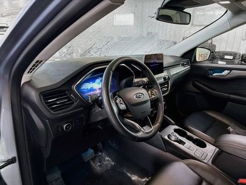 Used 2022 Ford Escape Titanium AWD/4WD image 8