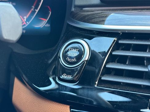 Used 2023 BMW 530i w/ Convenience Package image 21