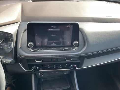 Used 2023 Nissan Rogue S AWD/4WD image 18