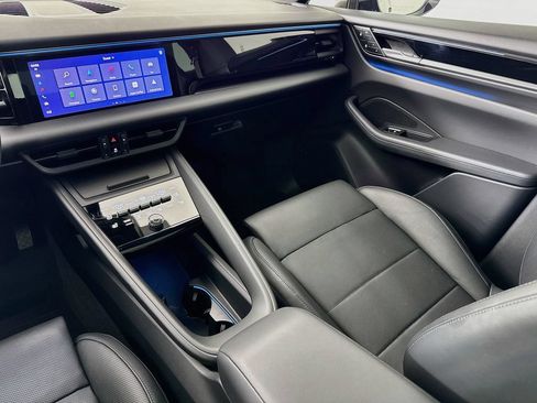 Used 2025 Porsche Macan Electric RWD image 25