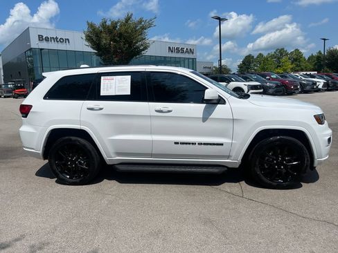 Used 2022 Jeep Grand Cherokee Laredo X RWD image 7